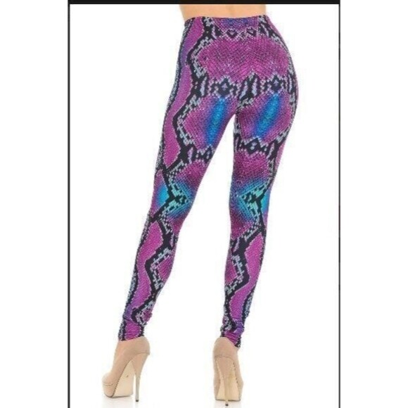 X-Plus Size Womens Creamy Soft Pink And Blue Snakeskin Leggings - Picture 3 of 8